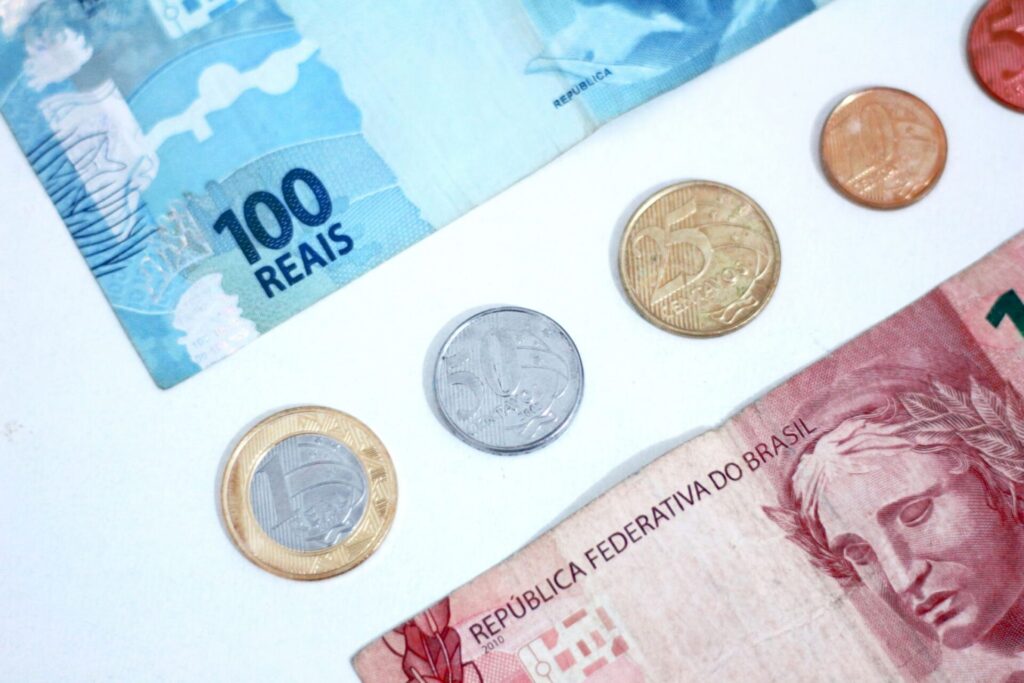 Cartão de crédito ou dinheiro no Brasil? O que é melhor?
