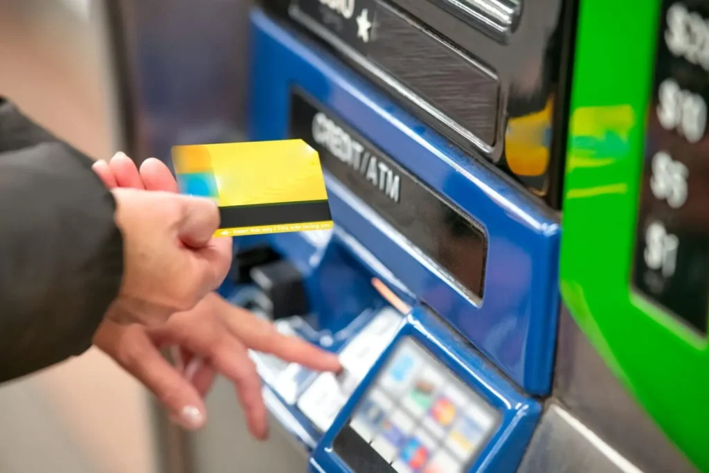 Quais cartões funcionam melhor nos caixas ATM24h em Manaus?