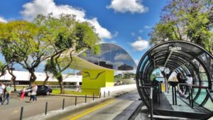 Como se locomover em Curitiba: Transporte, custos e dicas práticas
