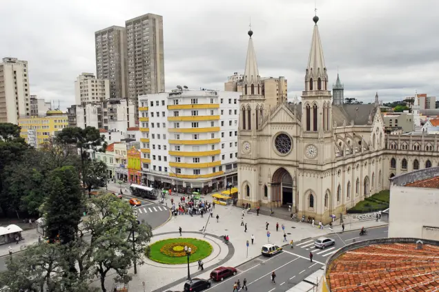 Onde ficar em Curitiba: Melhores bairros e hotéis por perfil e orçamento