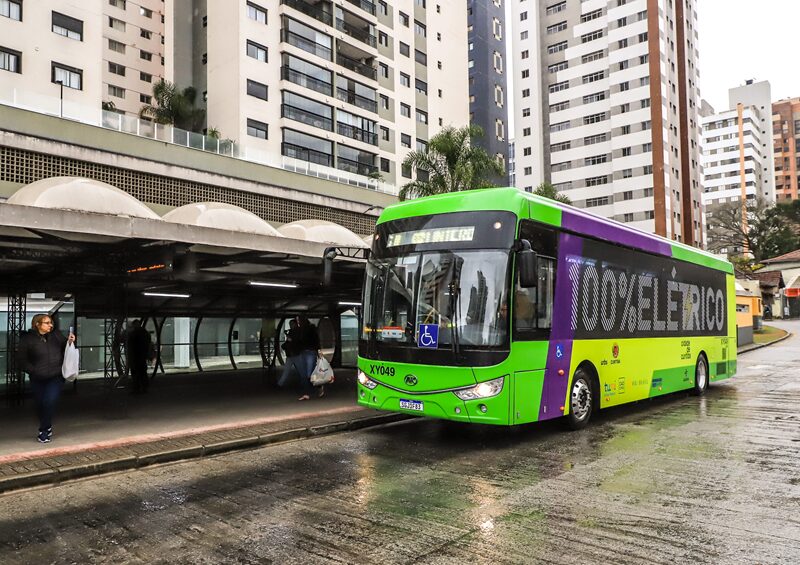 Transporte público em Curitiba: Guia prático para turistas