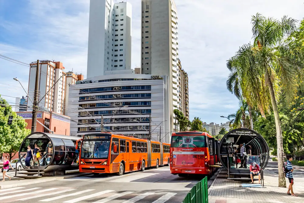 Transporte público em Curitiba: Guia prático para turistas