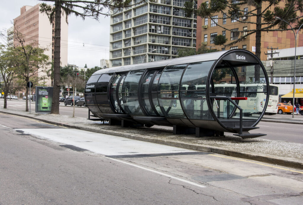 Transporte público em Curitiba: Guia prático para turistas