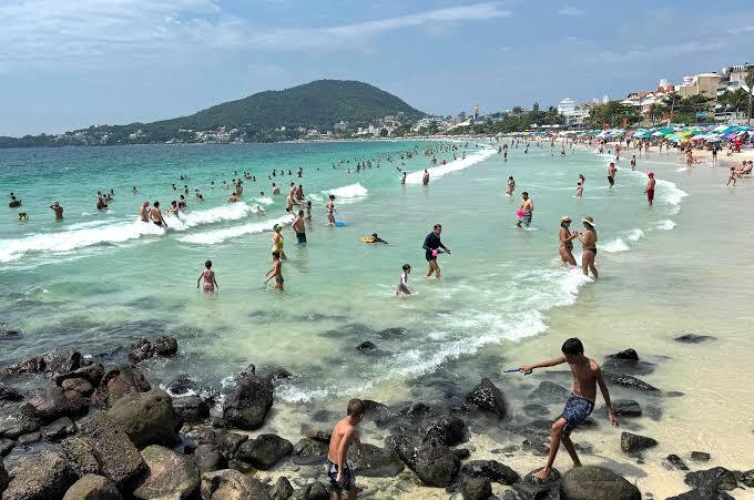 Câmbio em Bombinhas: Onde trocar dinheiro e como sacar reais com segurança